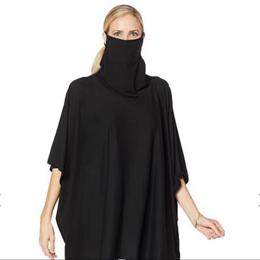 Carlos by Carlos Santana Women’s poncho with mask